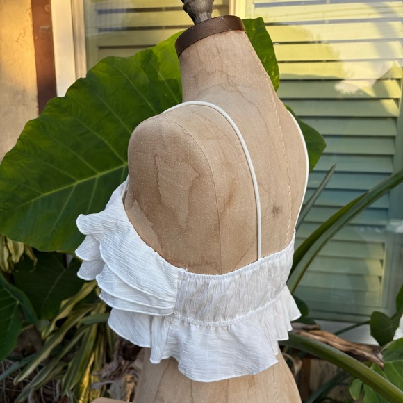 Ruffle cropped cami 🦢 - Picture 4 of 4